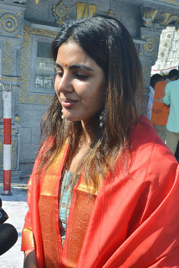 Actress Samyuktha Menon Visits Tirumala With Her Mother Photos5