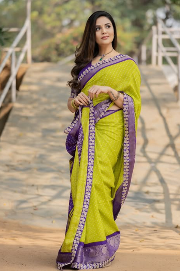 Sreemukhi looks graceful in stylish outfit photos11