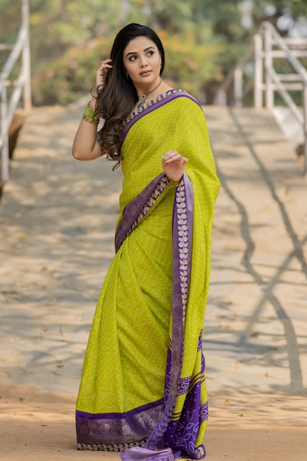 Sreemukhi looks graceful in stylish outfit photos9