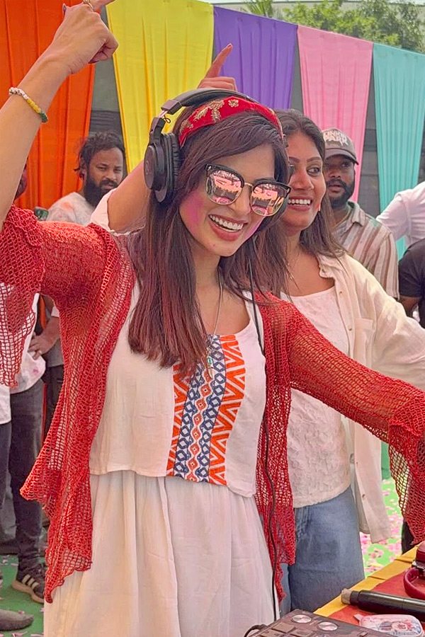 TV Stars Celebrate Festival Of Colours With Loved Ones Photos9