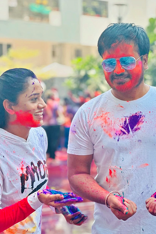 TV Stars Celebrate Festival Of Colours With Loved Ones Photos12