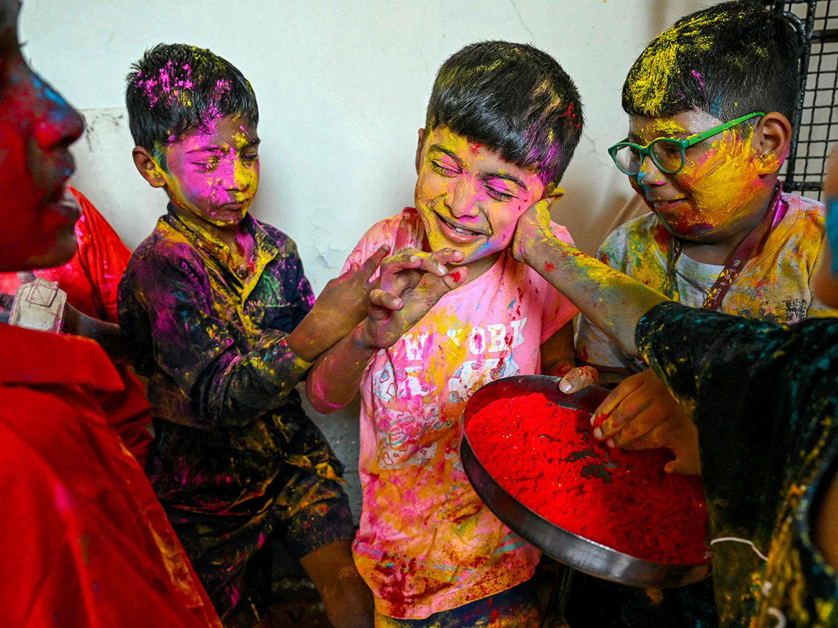 holi 2025 festival celebration in india photos14