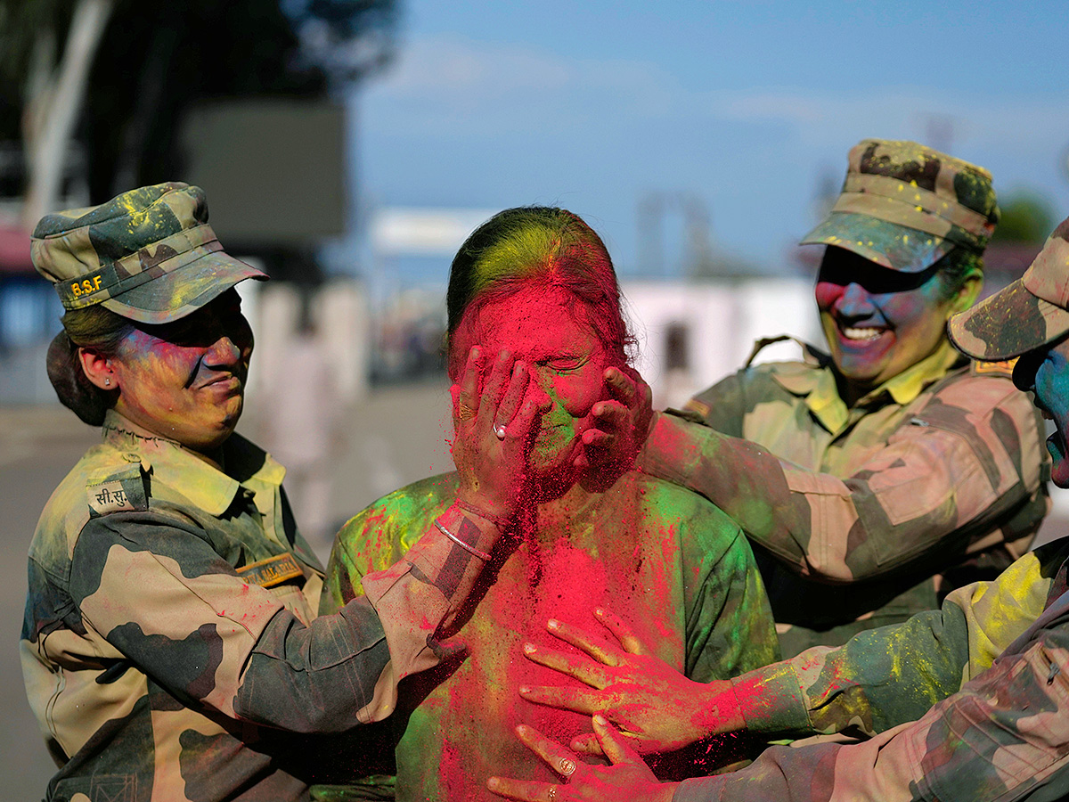 holi 2025 festival celebration in india photos8