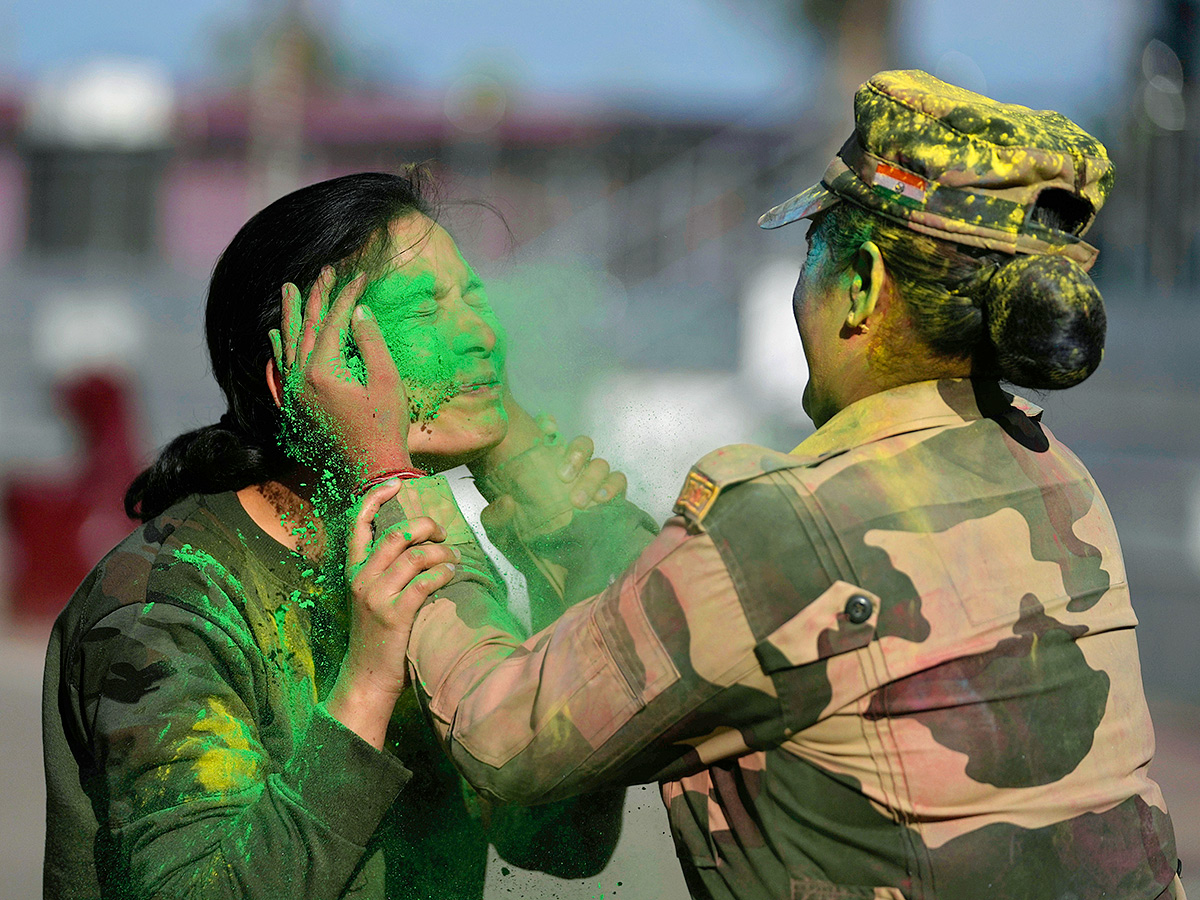 holi 2025 festival celebration in india photos9