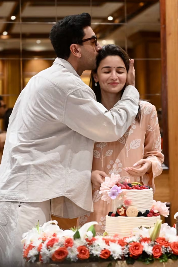 Alia Bhatt's 32nd Special Birthday Celebrations7