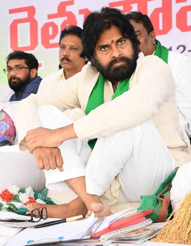 Pawan Kalyan Real face Revealed At Pithapuram Sabha7