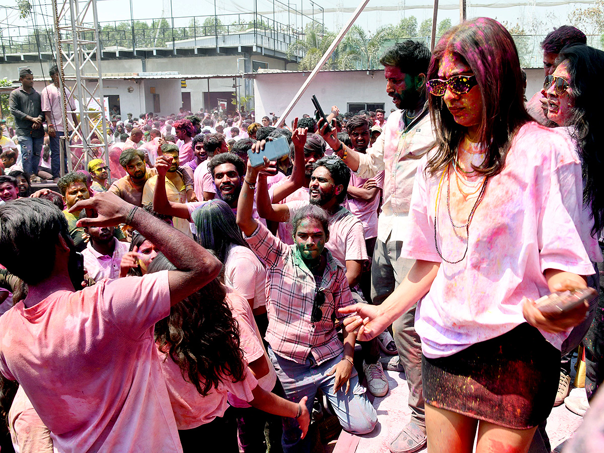 holi 2025 celebrations in hyderabad HD photos3