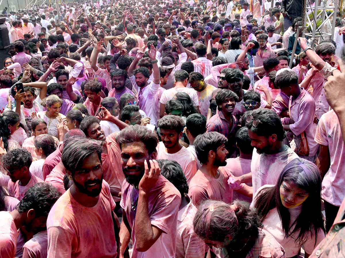 holi 2025 celebrations in hyderabad HD photos4