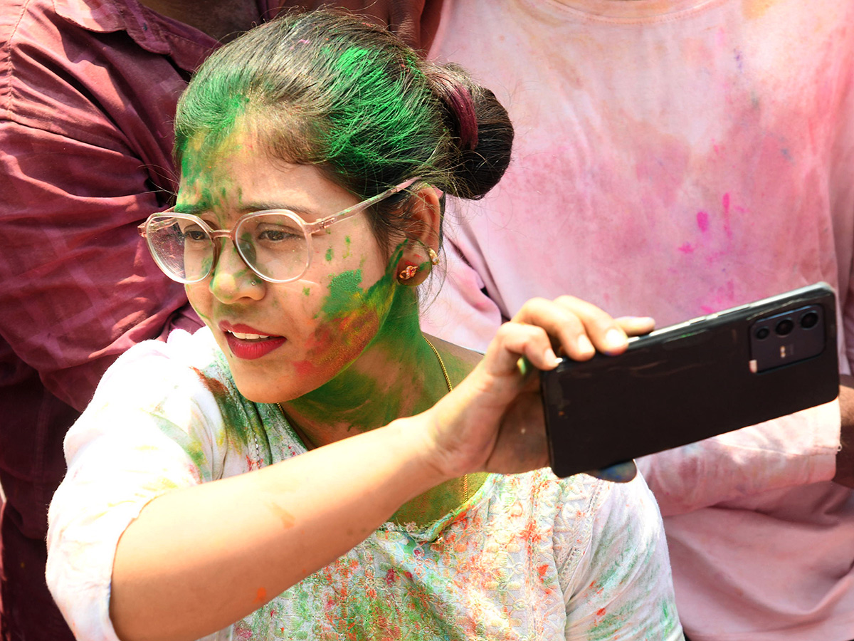 holi 2025 celebrations in hyderabad HD photos8