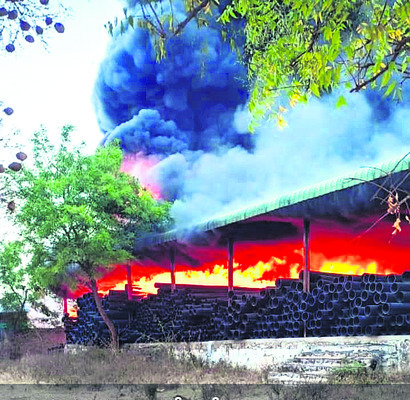 మడకశిరలో భారీ అగ్ని ప్రమాదం 1