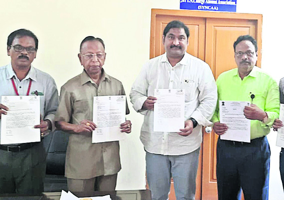 నడిరోడ్డుపై మొరాయింపు
3