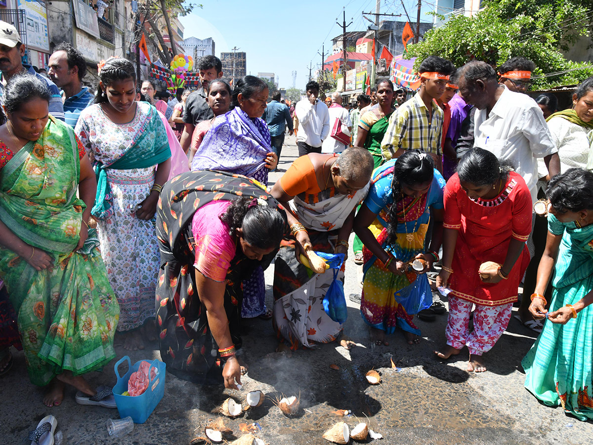 Grand Celebration of Thalpagiri Rathotsavam in Nellore Photos10