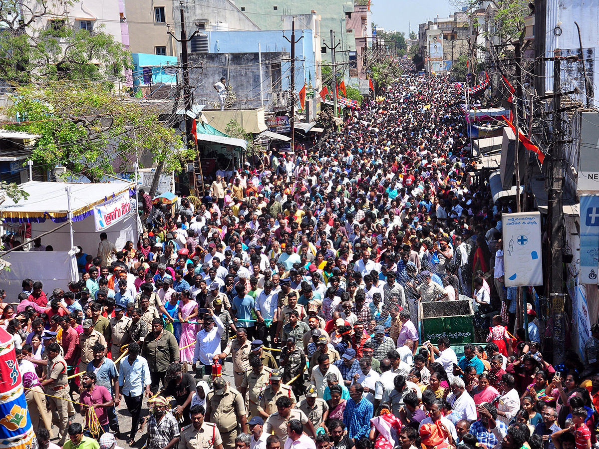 Grand Celebration of Thalpagiri Rathotsavam in Nellore Photos9