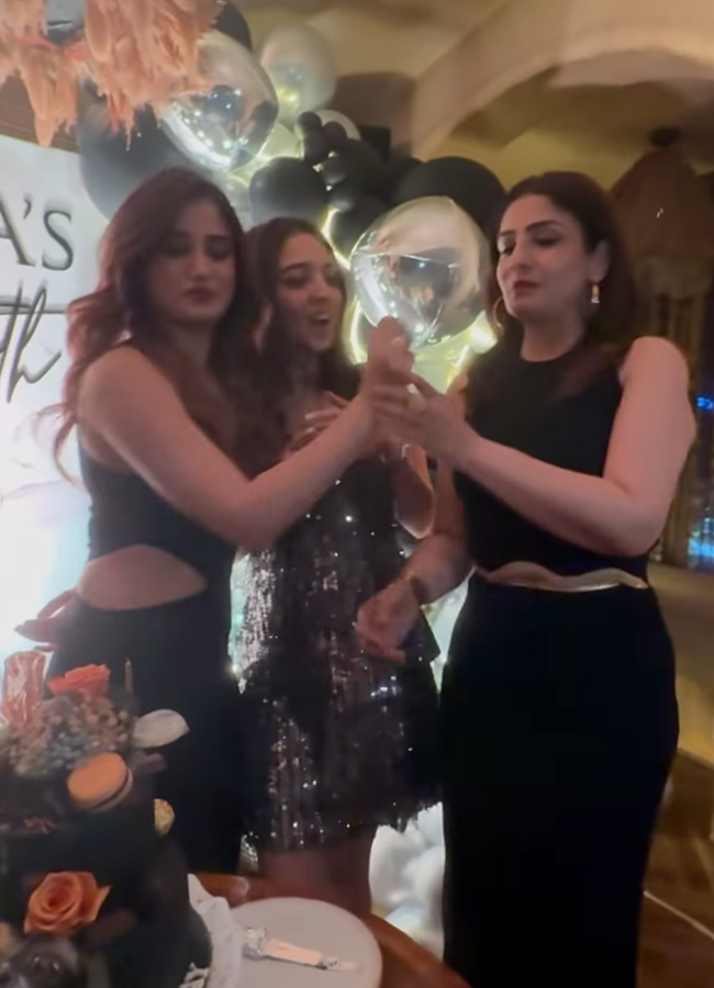 Tamannaah is the special attraction at Bollywood actress Raveena Tandon daughter's birthday celebrations15