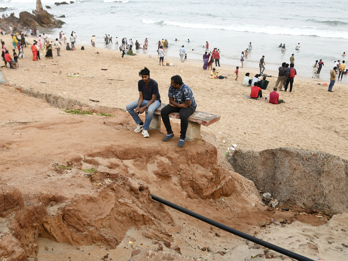 visakhapatnam rk beach photos goes viral10