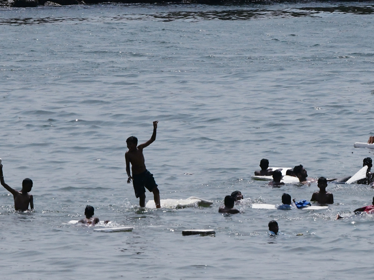 visakhapatnam rk beach photos goes viral11