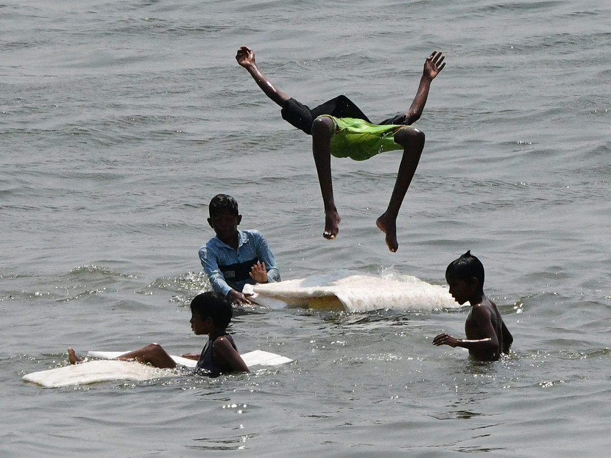 visakhapatnam rk beach photos goes viral15