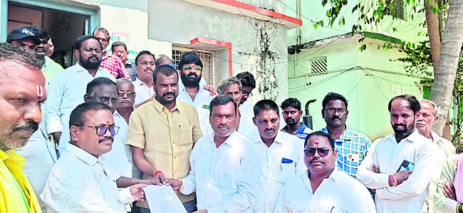 ప్రమాదాలు జరుగుతున్నా పట్టించుకోరా? 1