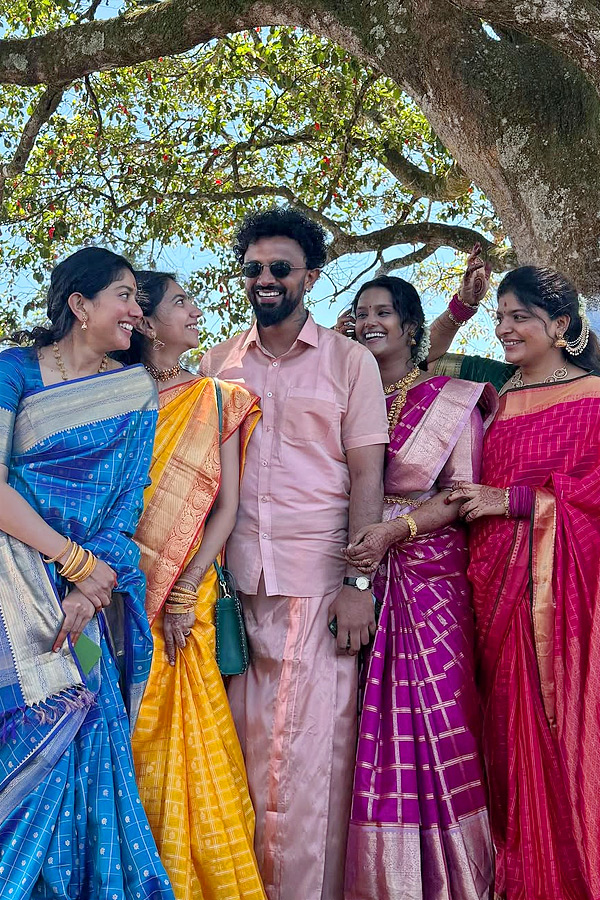 Actress Sai Pallavi and her sister,Pooja Kannan Rocks In Wedding Photos3