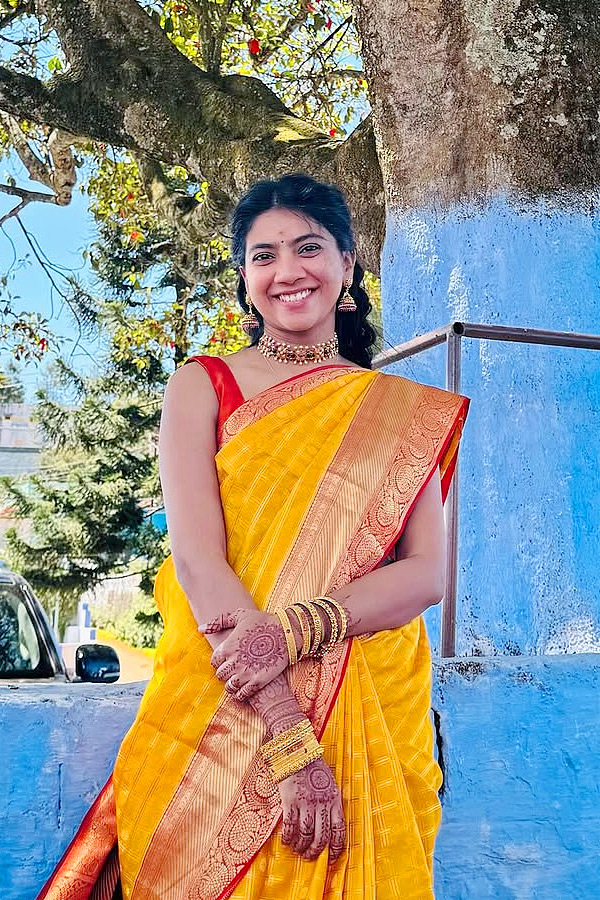 Actress Sai Pallavi and her sister,Pooja Kannan Rocks In Wedding Photos5