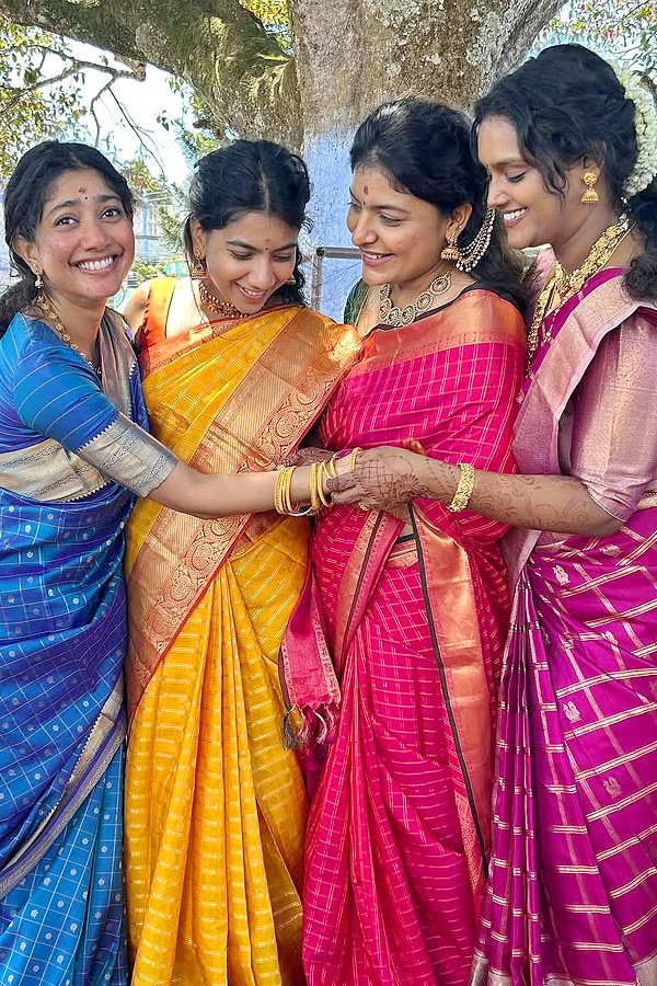 Actress Sai Pallavi and her sister,Pooja Kannan Rocks In Wedding Photos10