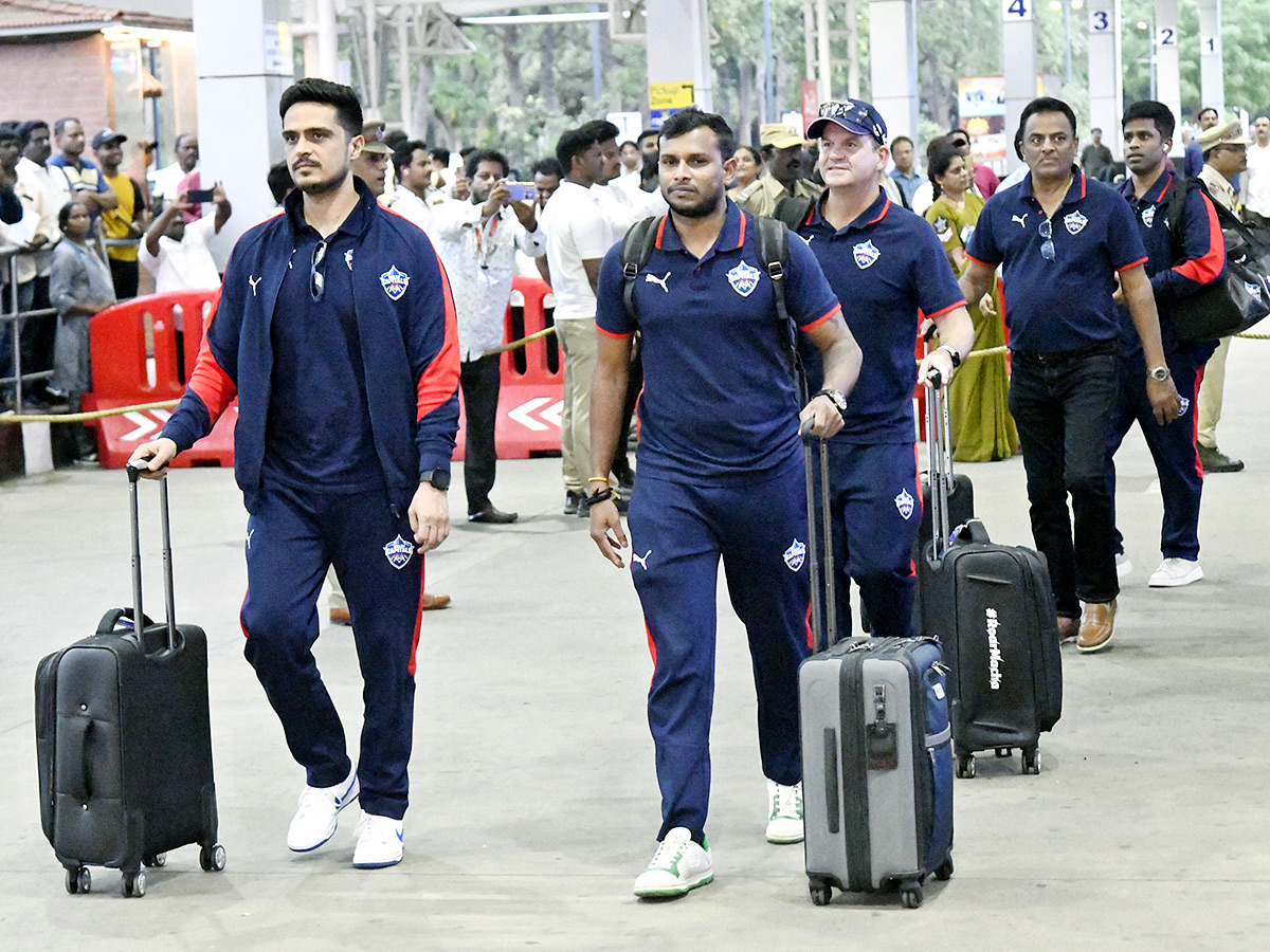 IPL 2025 : Delhi Capitals Reach Visakhapatnam for Opening Match15