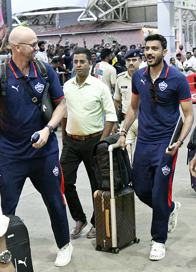 IPL 2025 : Delhi Capitals Reach Visakhapatnam for Opening Match2