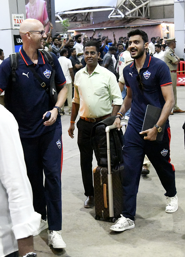 IPL 2025 : Delhi Capitals Reach Visakhapatnam for Opening Match9