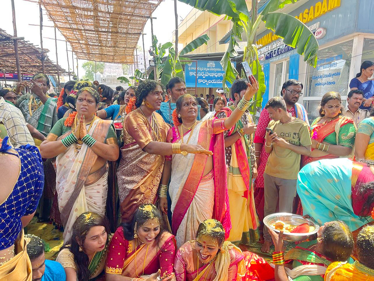 Transgenders Marriage On Occasion Of Sri Rama Navami At Vemulawada10