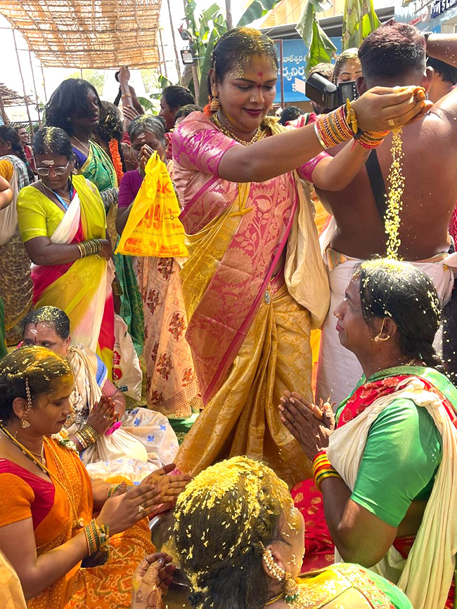 Transgenders Marriage On Occasion Of Sri Rama Navami At Vemulawada5