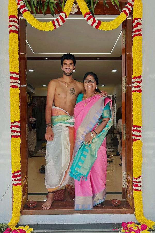 Washington Sundar And Family All Smiles As They Celebrate House Warming Ceremony Photos5