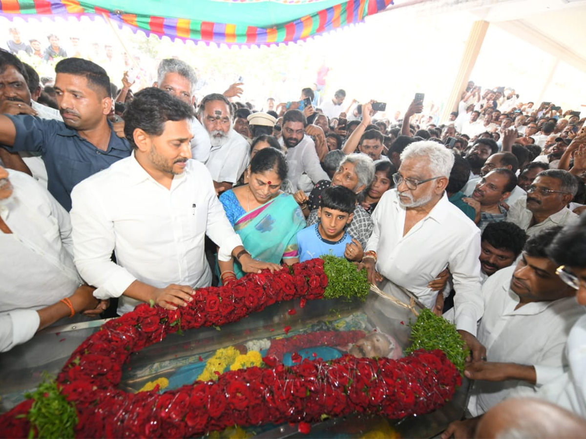 YS Jagan Tribute To YV Subba Reddy's Mother: Photos3