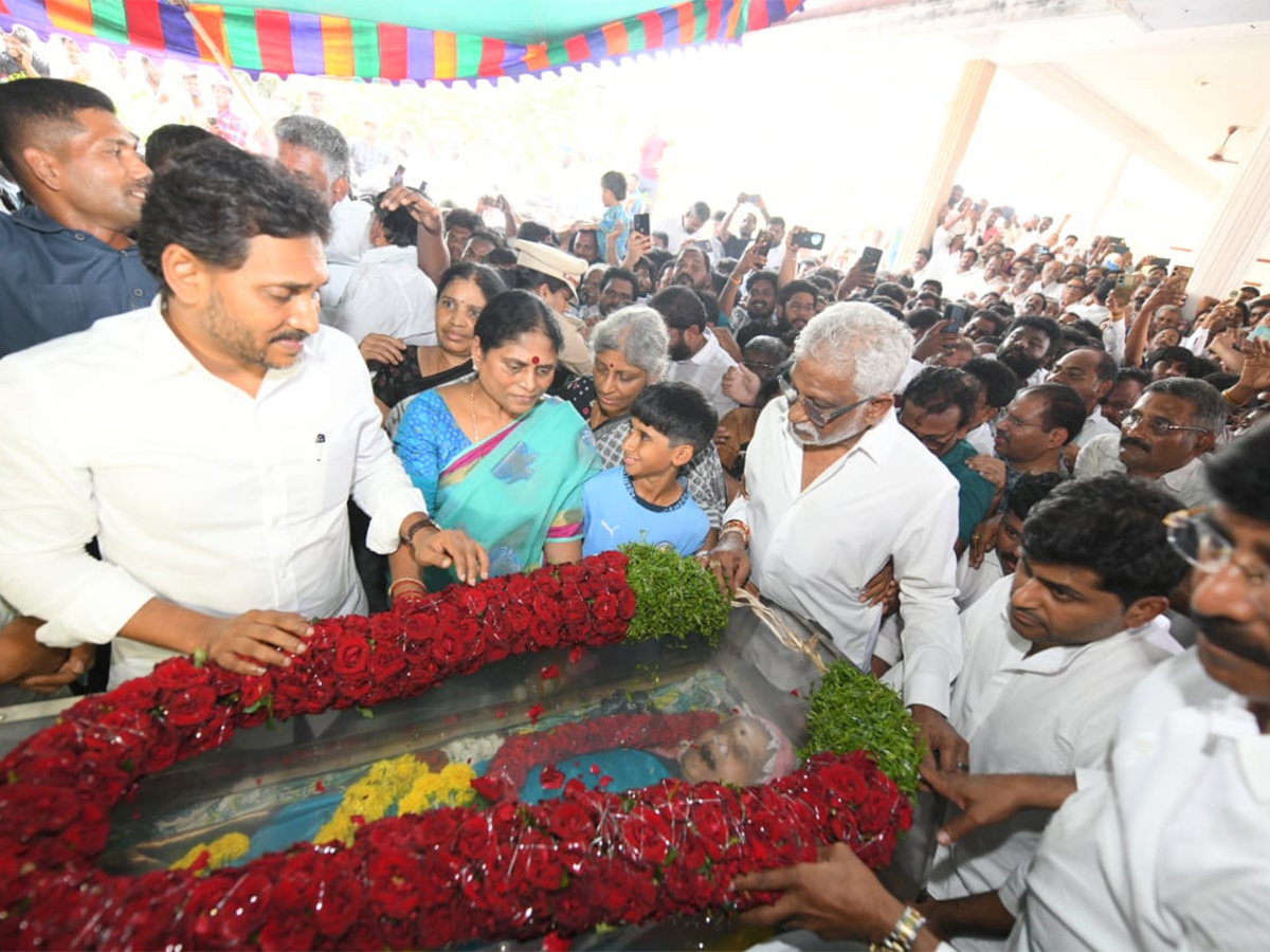 YS Jagan Tribute To YV Subba Reddy's Mother: Photos4