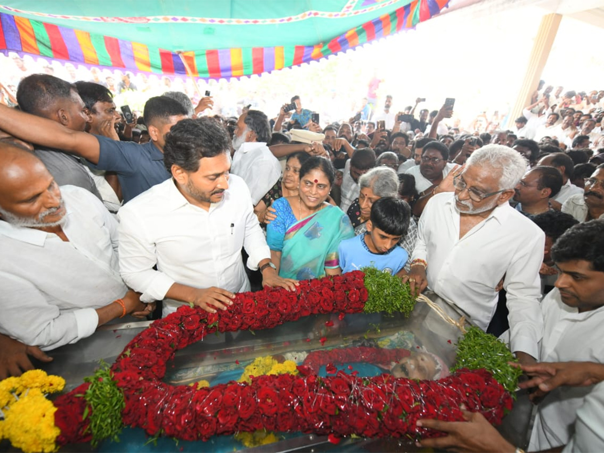 YS Jagan Tribute To YV Subba Reddy's Mother: Photos2