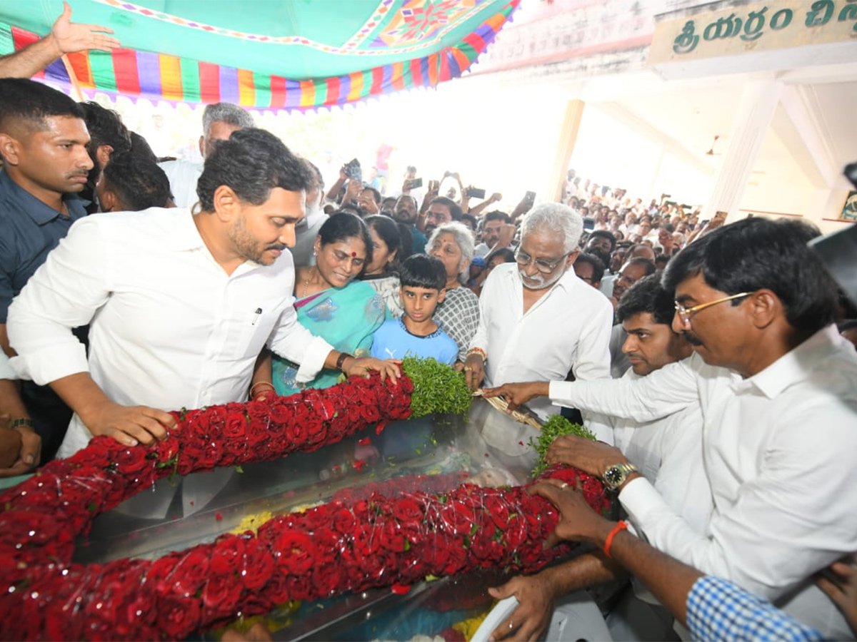 YS Jagan Tribute To YV Subba Reddy's Mother: Photos5