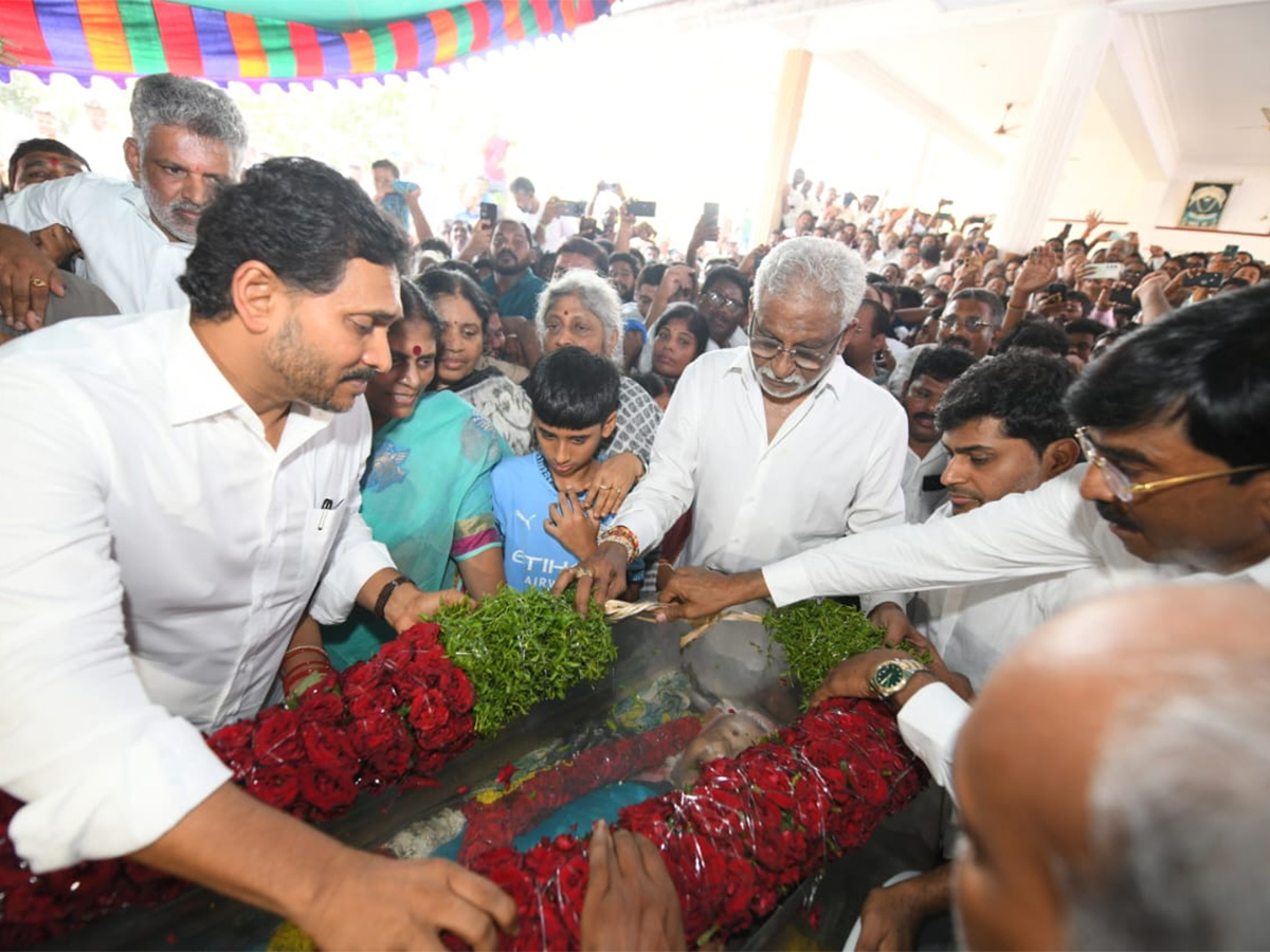 YS Jagan Tribute To YV Subba Reddy's Mother: Photos6