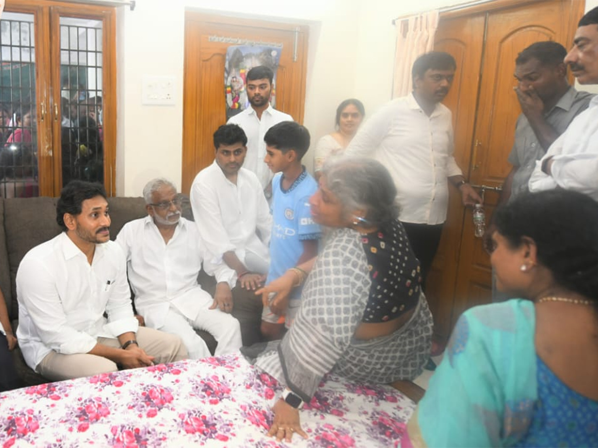 YS Jagan Tribute To YV Subba Reddy's Mother: Photos8