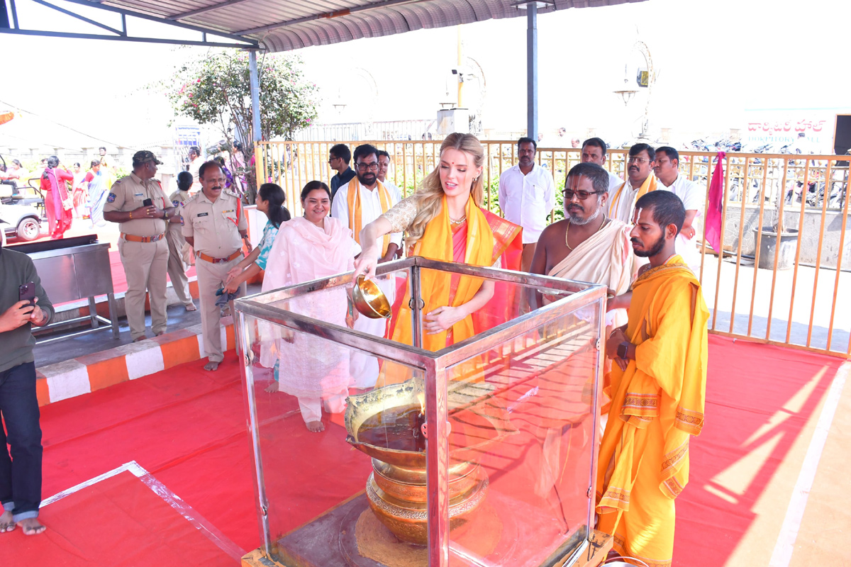 Miss Universe Victoria Kjaer Theilvig Visits Yadagirigutta Temple13