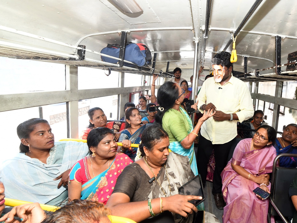 nnovative protest against the implementation of free buses in andrapradesh8