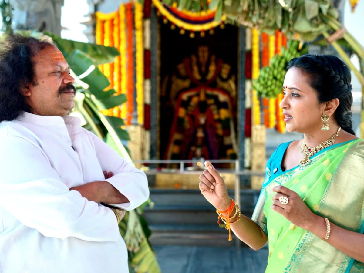 Anchor Suma at Sri Amriteshwara Temple in ballari3