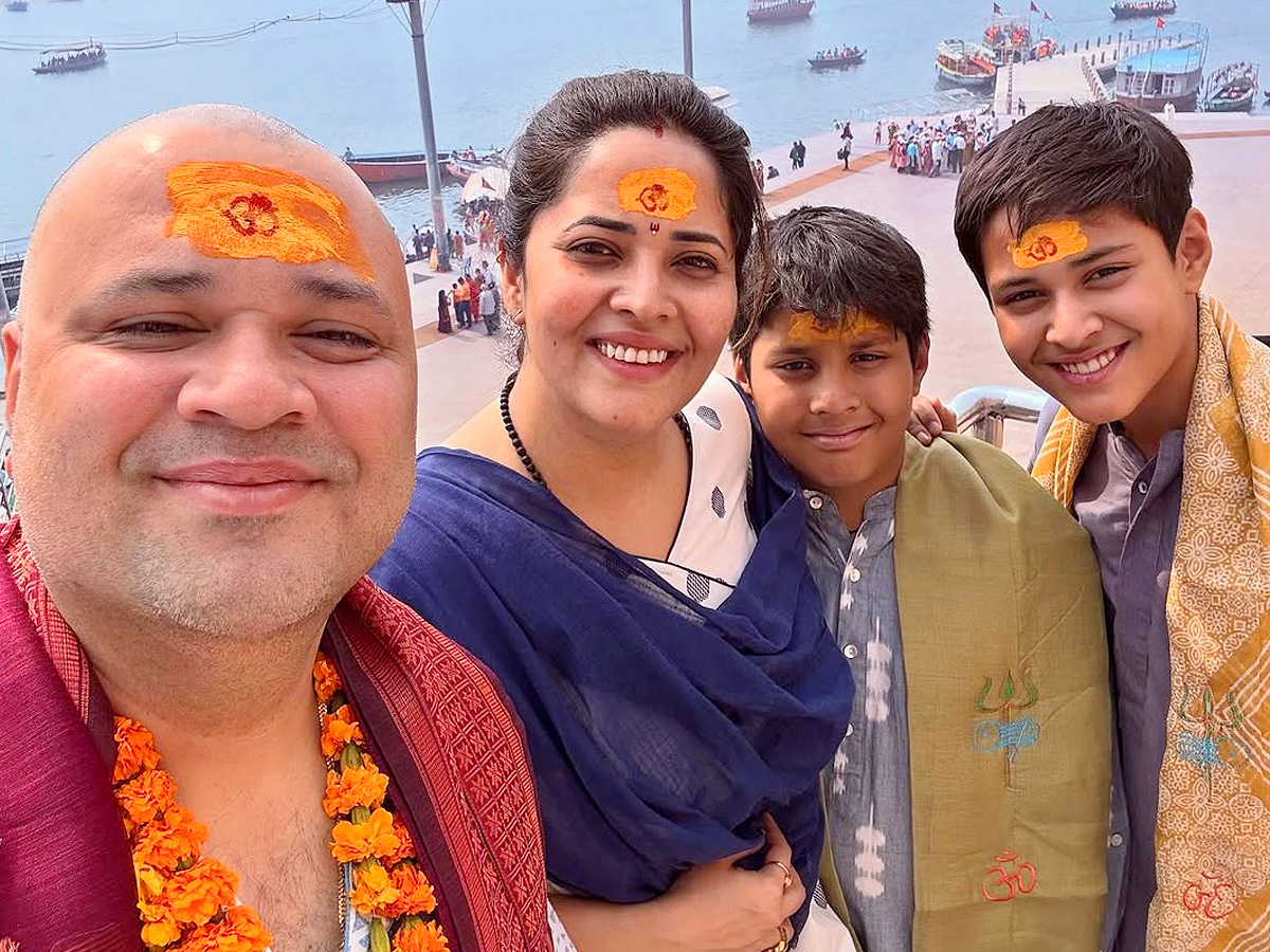 Actress Anasuya visits Varanasi with Her family Photos3