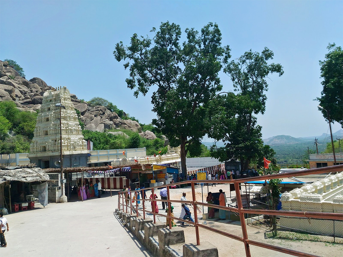 Ardhagiri Veeranjaneya Swamy Temple at Aragonda, Chittoor District: Photos12