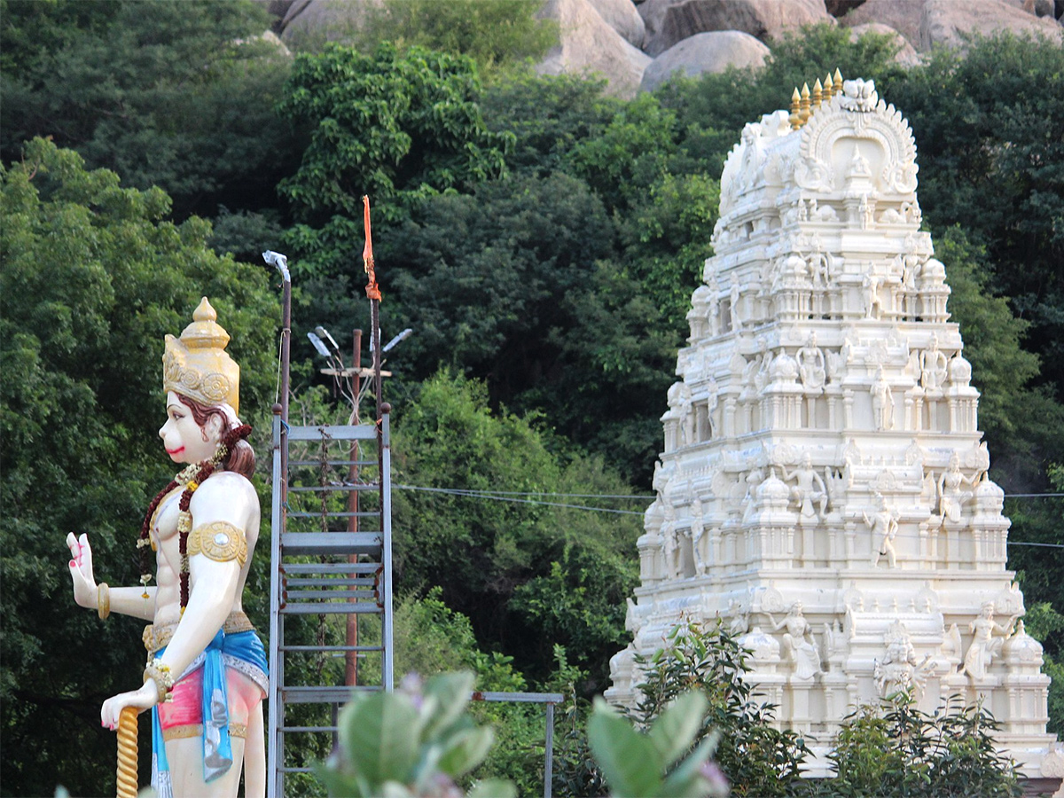 Ardhagiri Veeranjaneya Swamy Temple at Aragonda, Chittoor District: Photos2