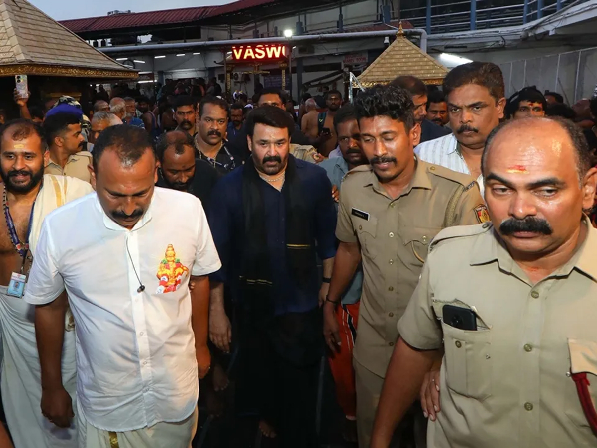 Mohanlal visits Sabarimala Temple photos goes viral12