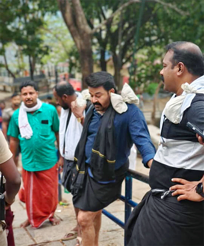 Mohanlal visits Sabarimala Temple photos goes viral3