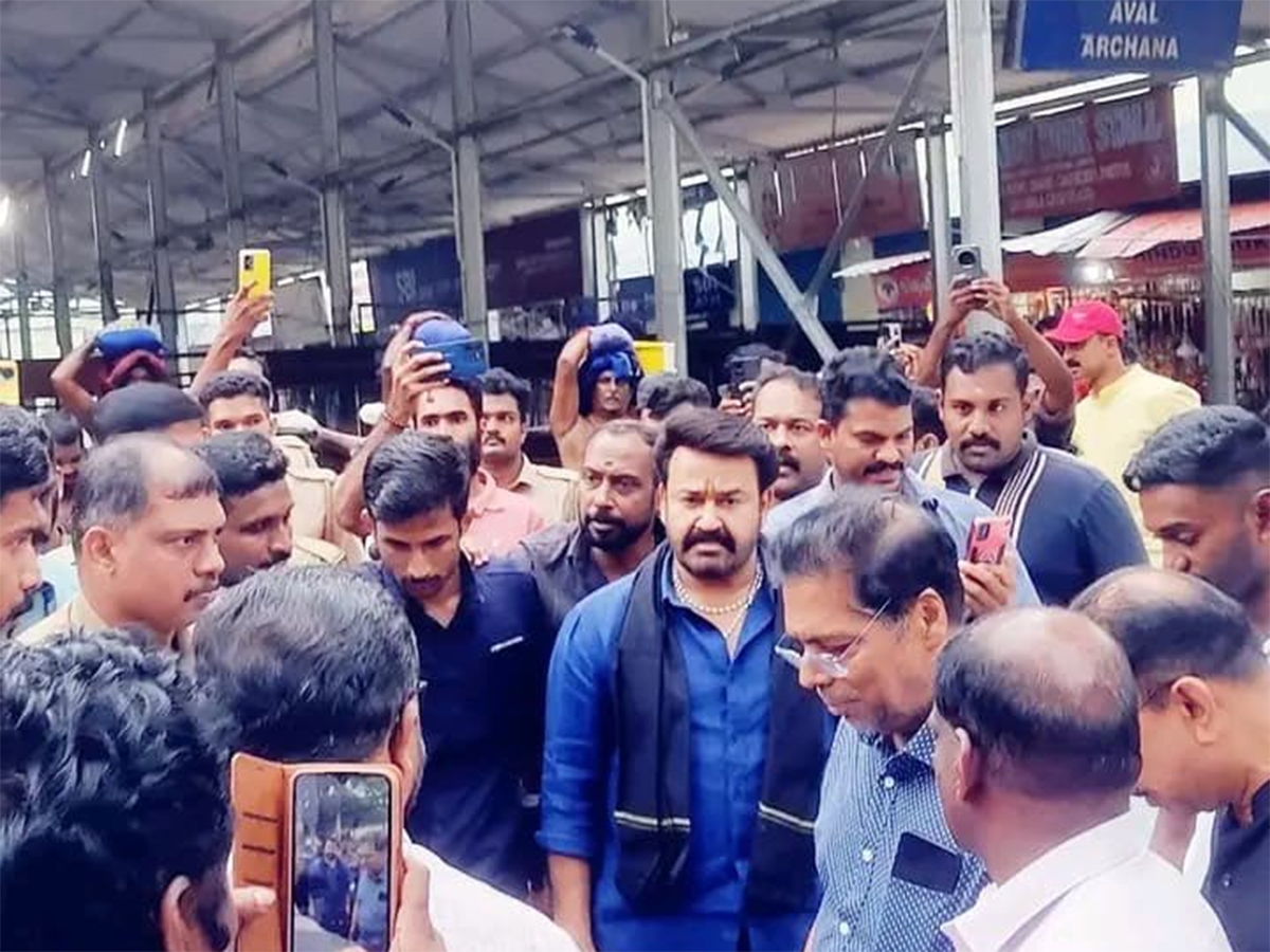 Mohanlal visits Sabarimala Temple photos goes viral4