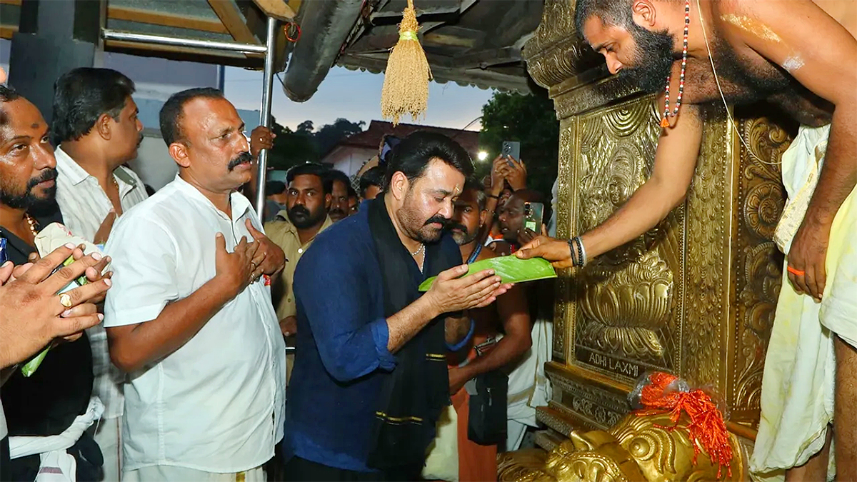 Mohanlal visits Sabarimala Temple photos goes viral7