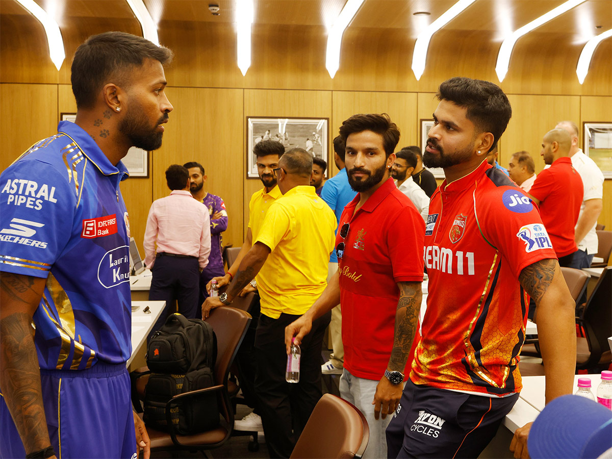 Captains photograph with trophy ahead of the Indian Premier League 202514