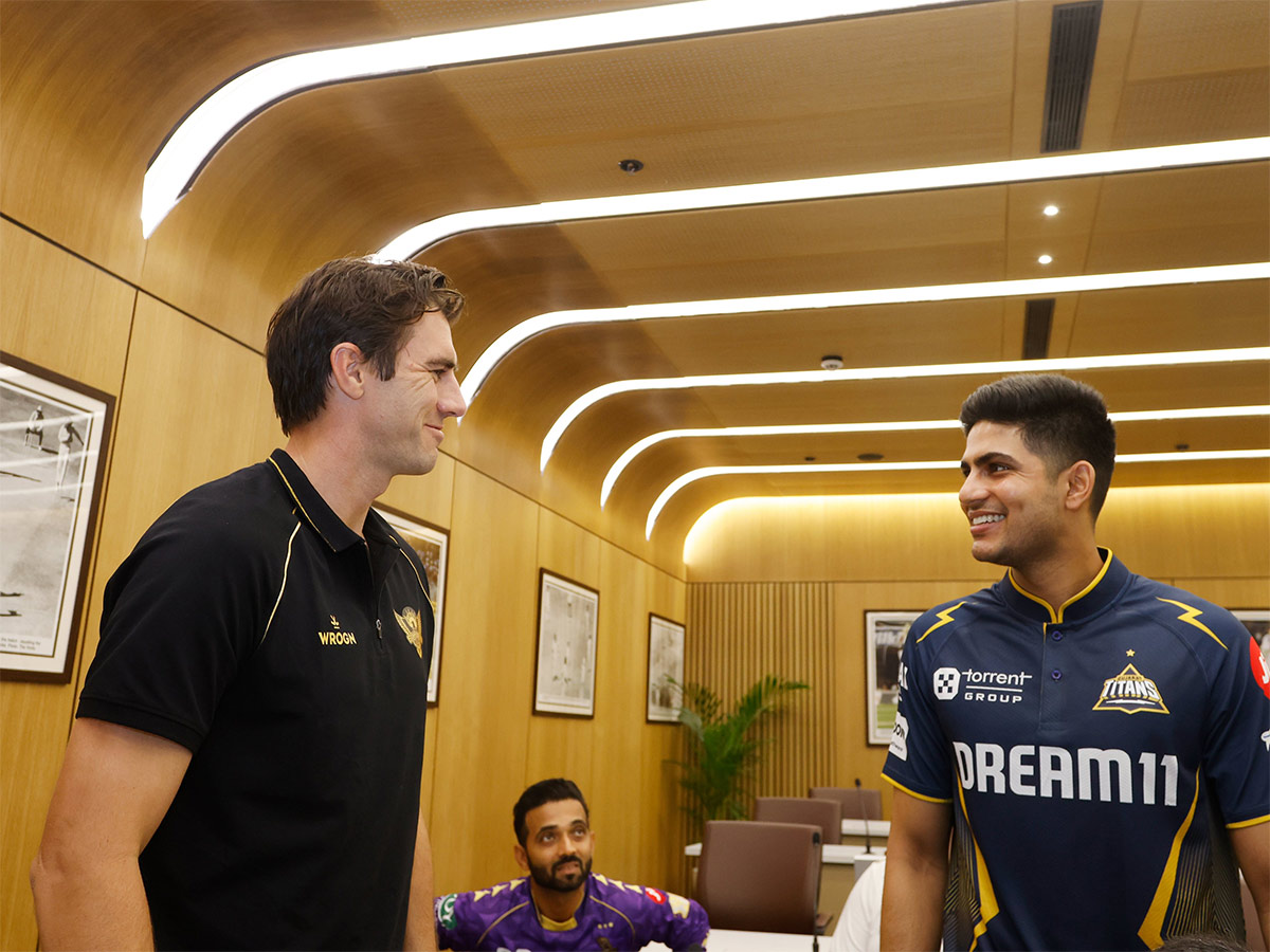 Captains photograph with trophy ahead of the Indian Premier League 202515