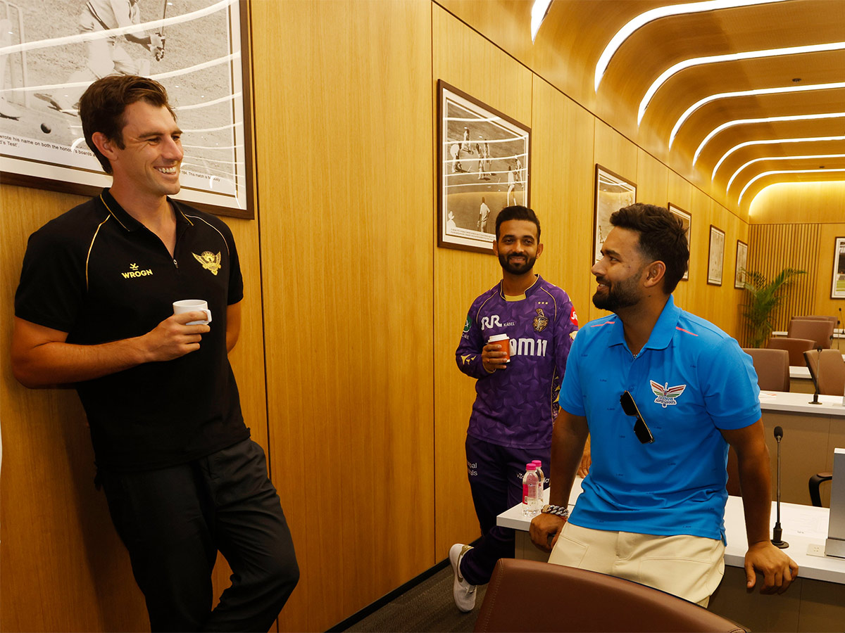 Captains photograph with trophy ahead of the Indian Premier League 202516